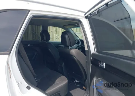 2014 Kia Sorento Lx z USA, uszkodzony, nr VIN 5XYKTCA63EG524801